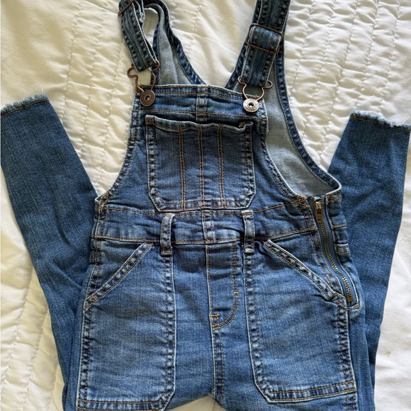 OshKosh Girl Overalls 4T - Picture 1 of 3